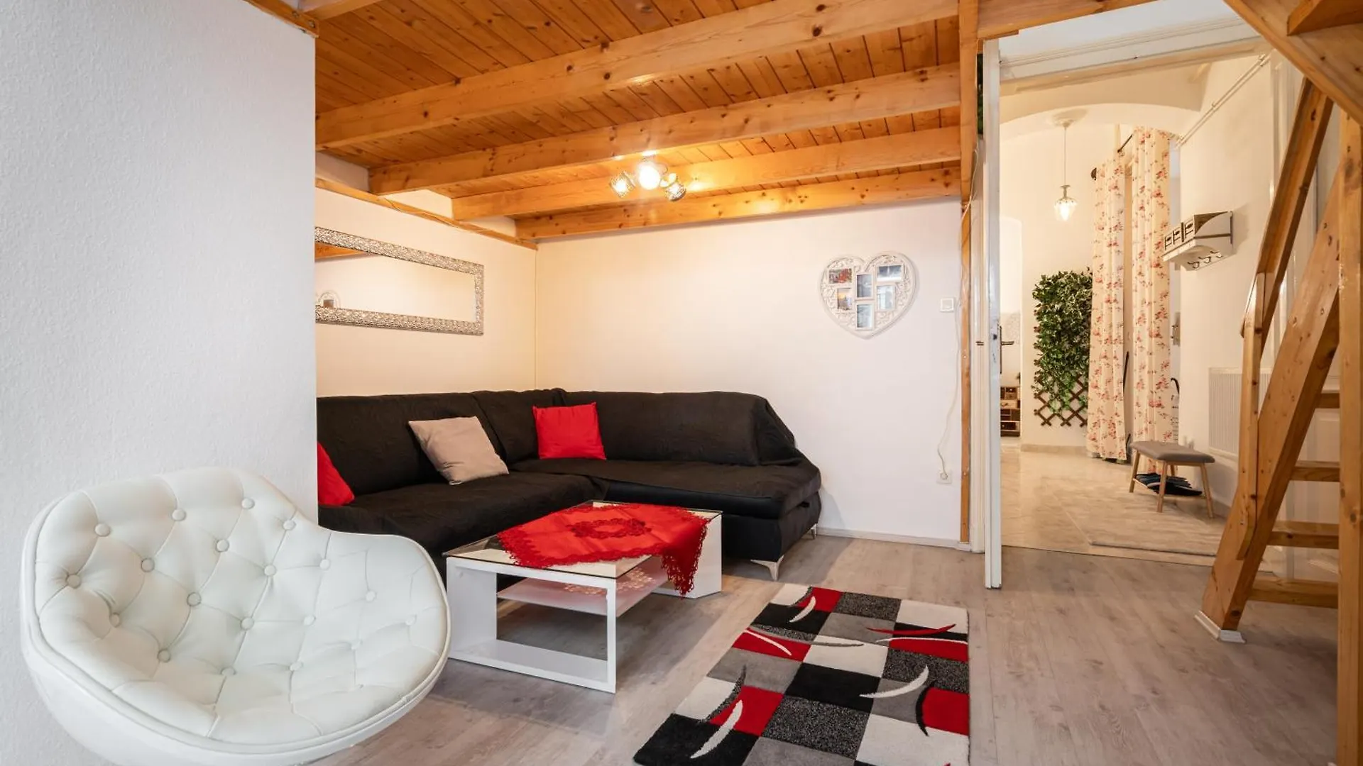 Red Romance Apartment Budapest