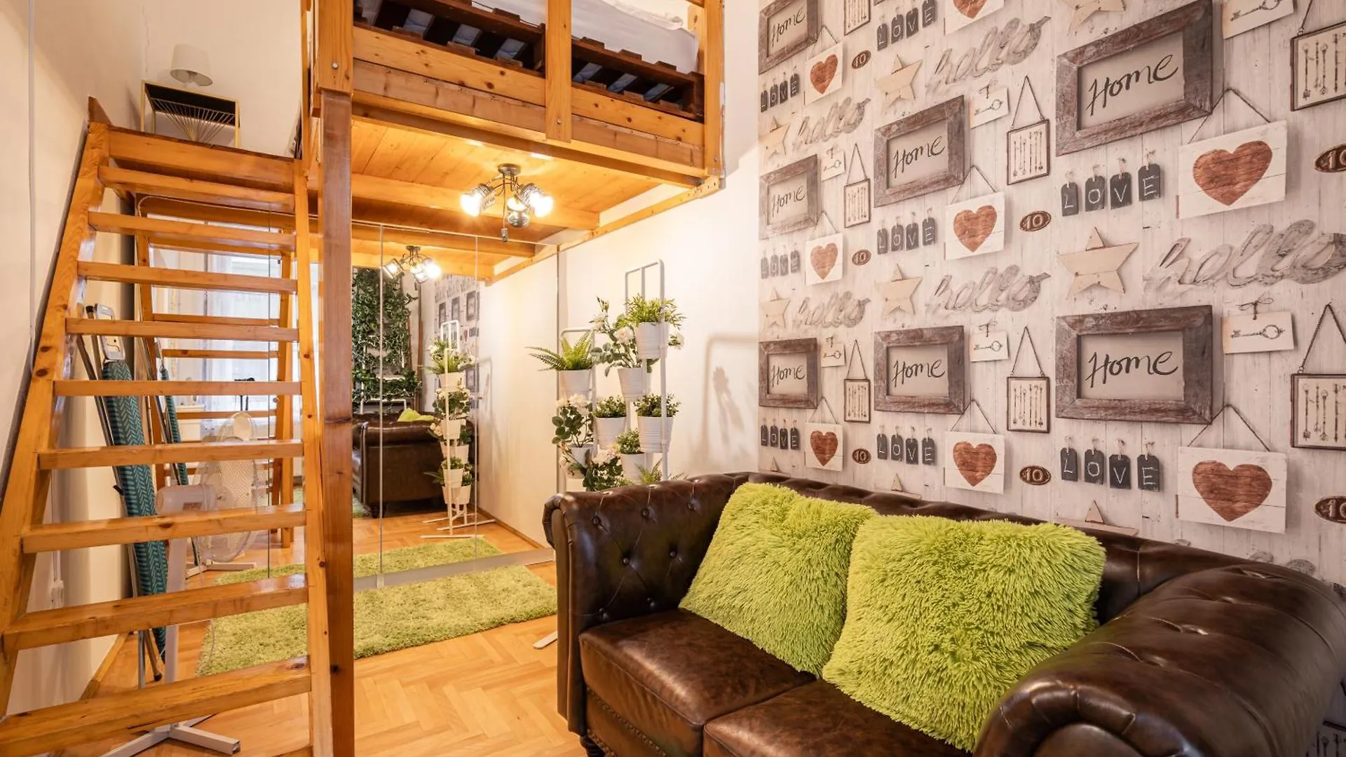 Red Romance Apartment Budapest