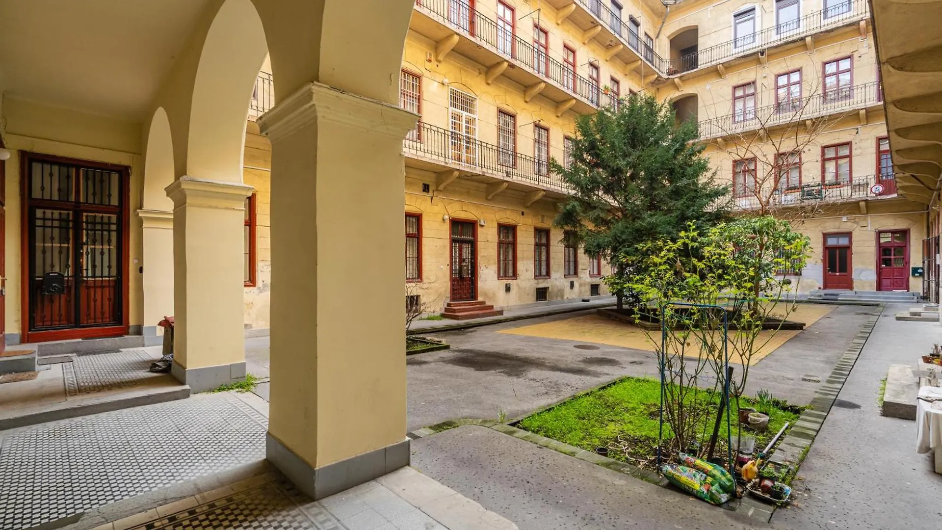 Red Romance Apartment Budapest