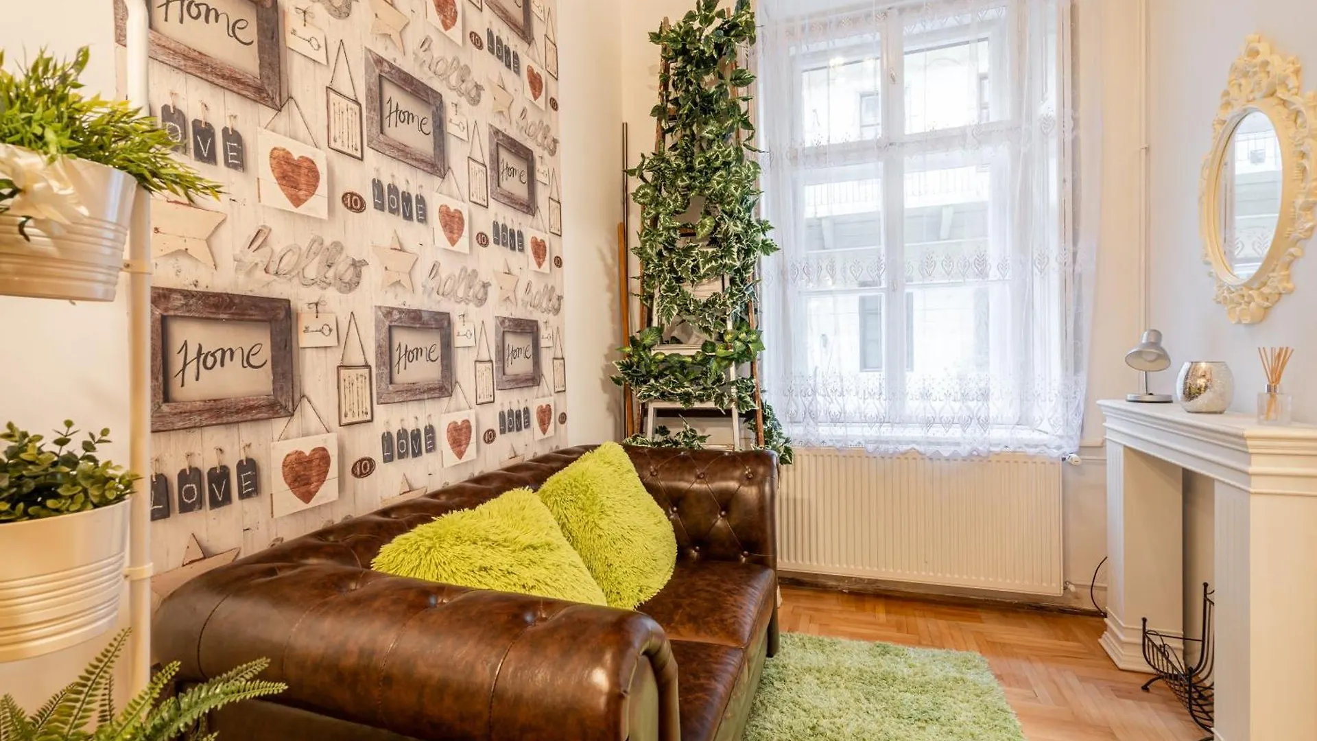 Red Romance Apartment Budapest